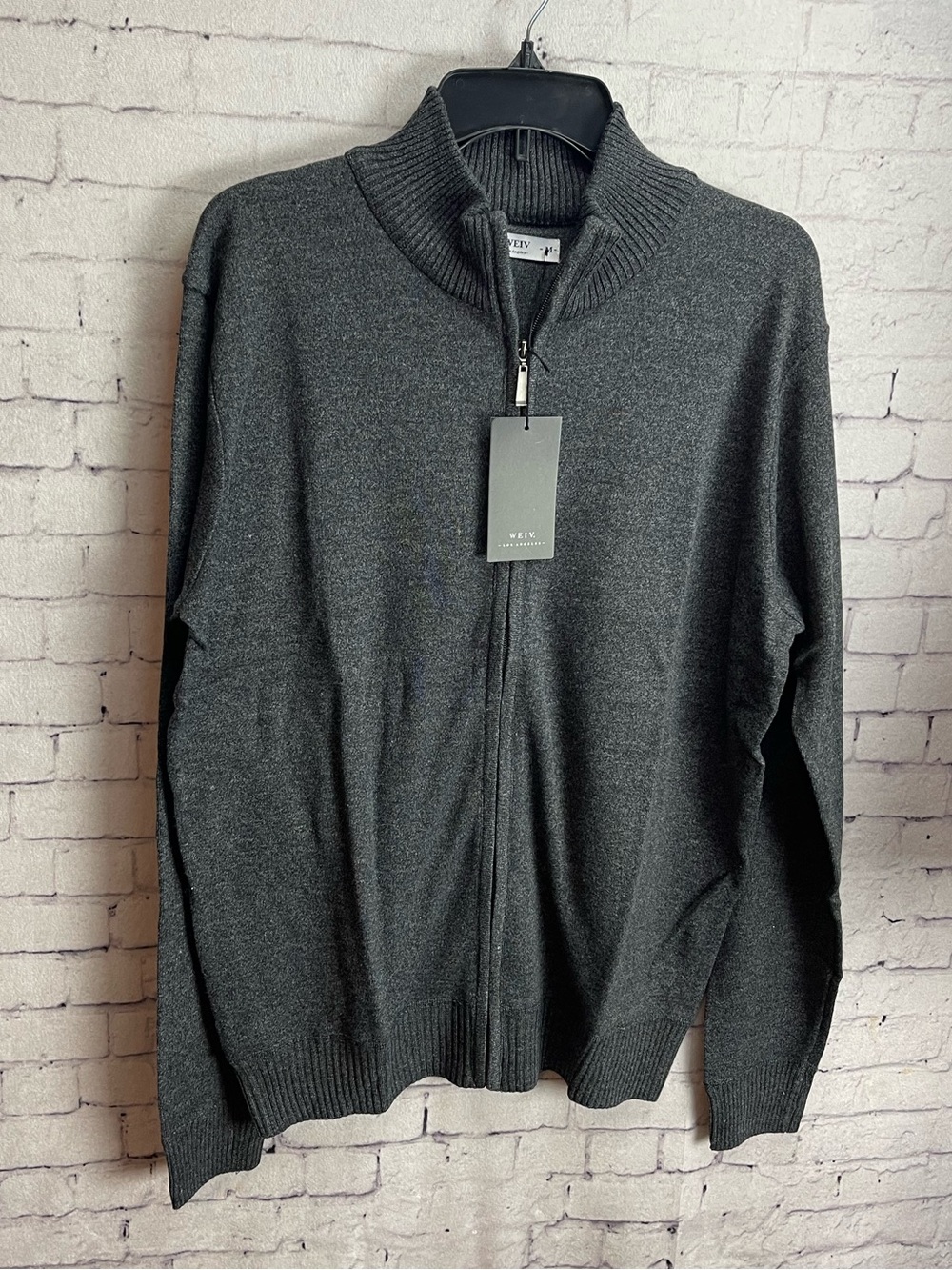 Weiv size medium men’s gray cardigan sweater